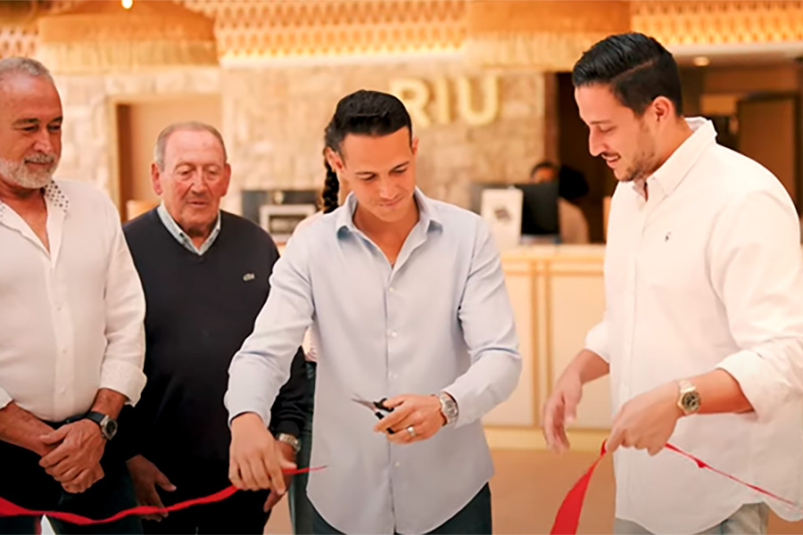 <p>Luis Riu reabre el Hotel Riu Palace La Mola</p>